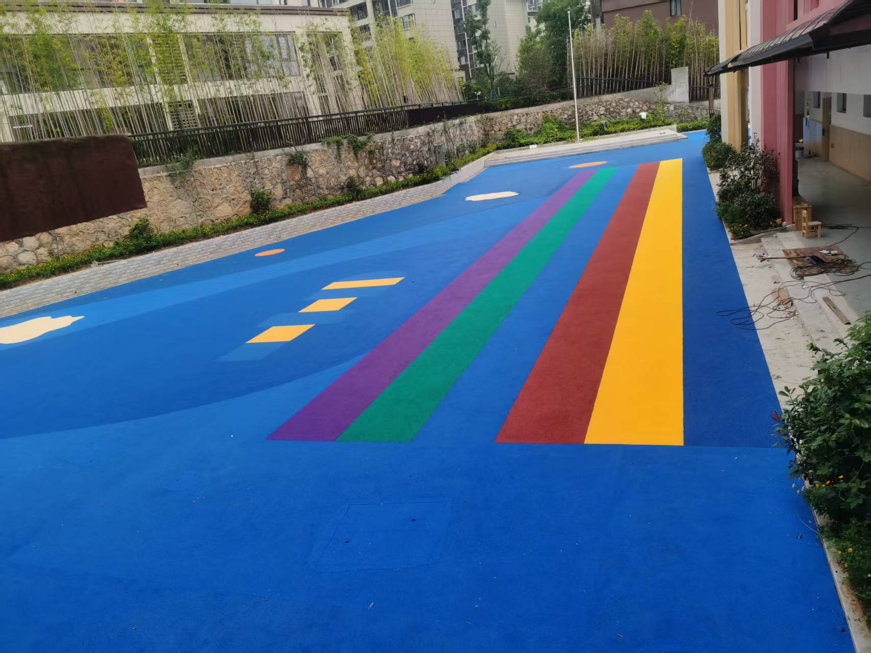 宜宾全塑型塑胶跑道